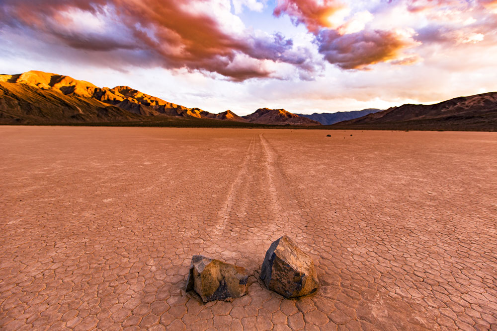 RACETRACK PLAYA: How to Visit this Mysterious Death Valley Spot