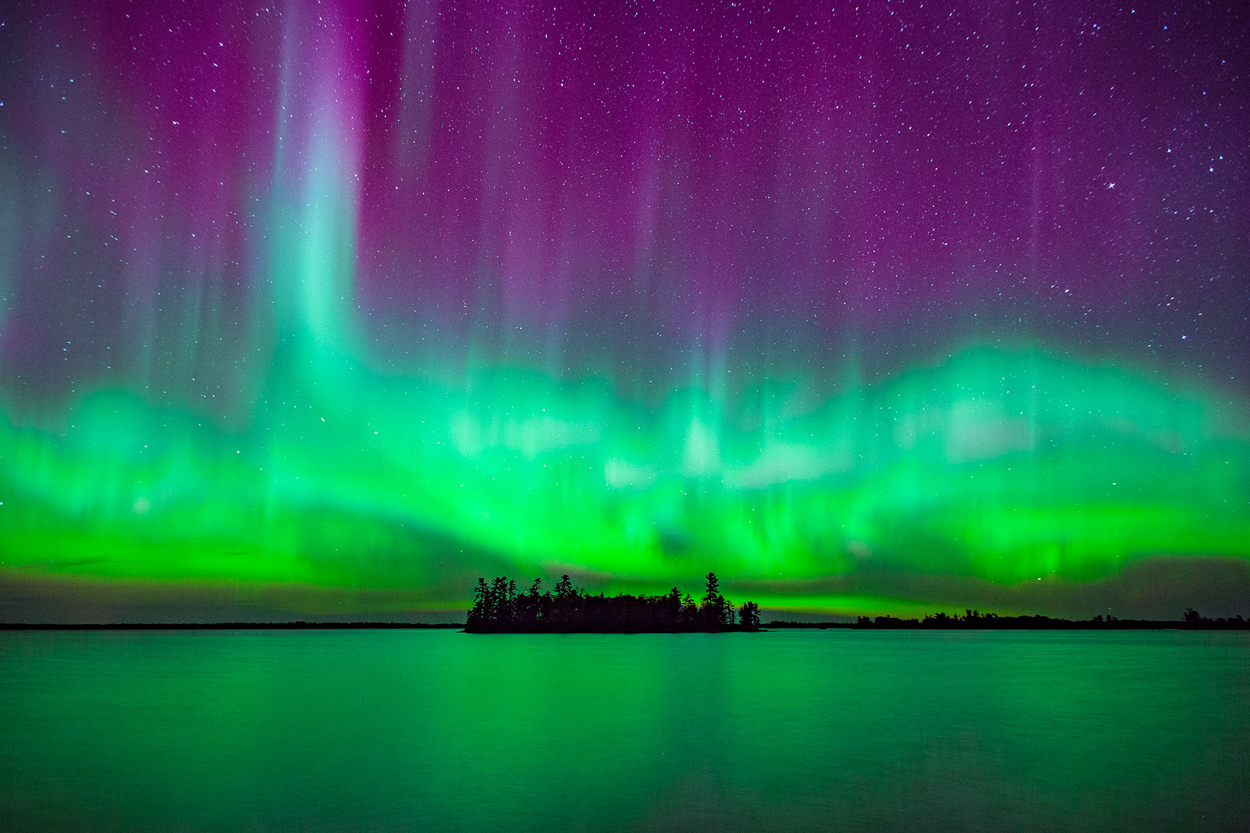 The Northern Lights over Voyageurs National Park | National Parks Near Minneapolis