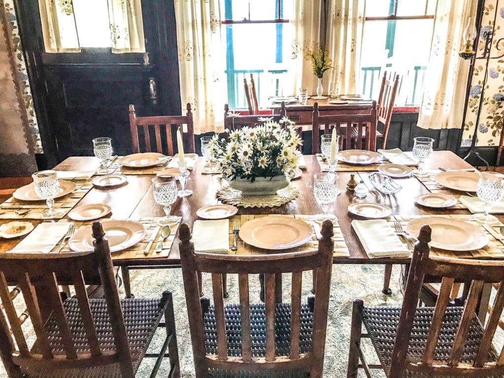 This image has an empty alt attribute; its file name is Dining-Room-at-Roosevelt-Home-Campobello-Island-Wikimedia-1024x768.jpg