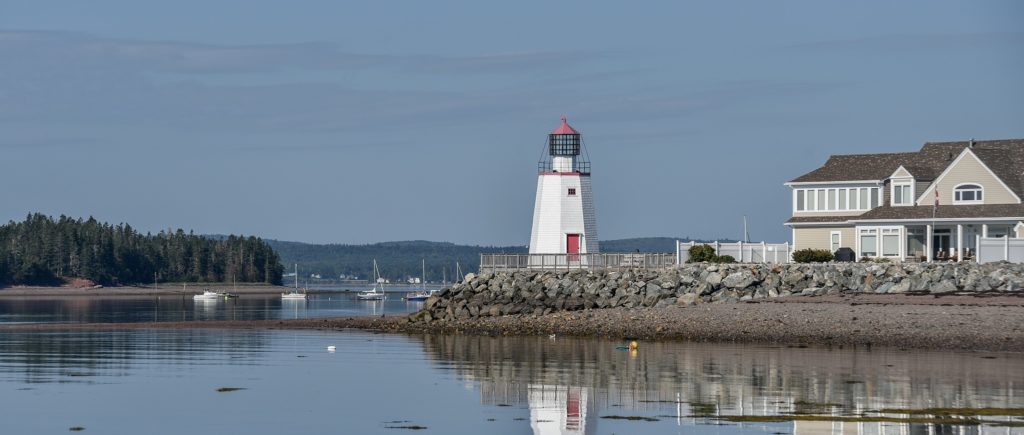 This image has an empty alt attribute; its file name is Saint-Andrews-Lighthouse-Wikimedia-1024x435.jpg