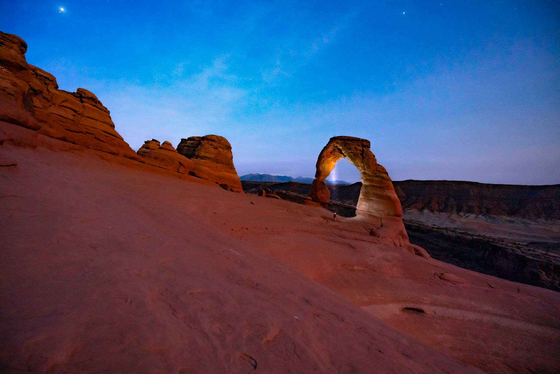 delicate arch at night, arches national park utah