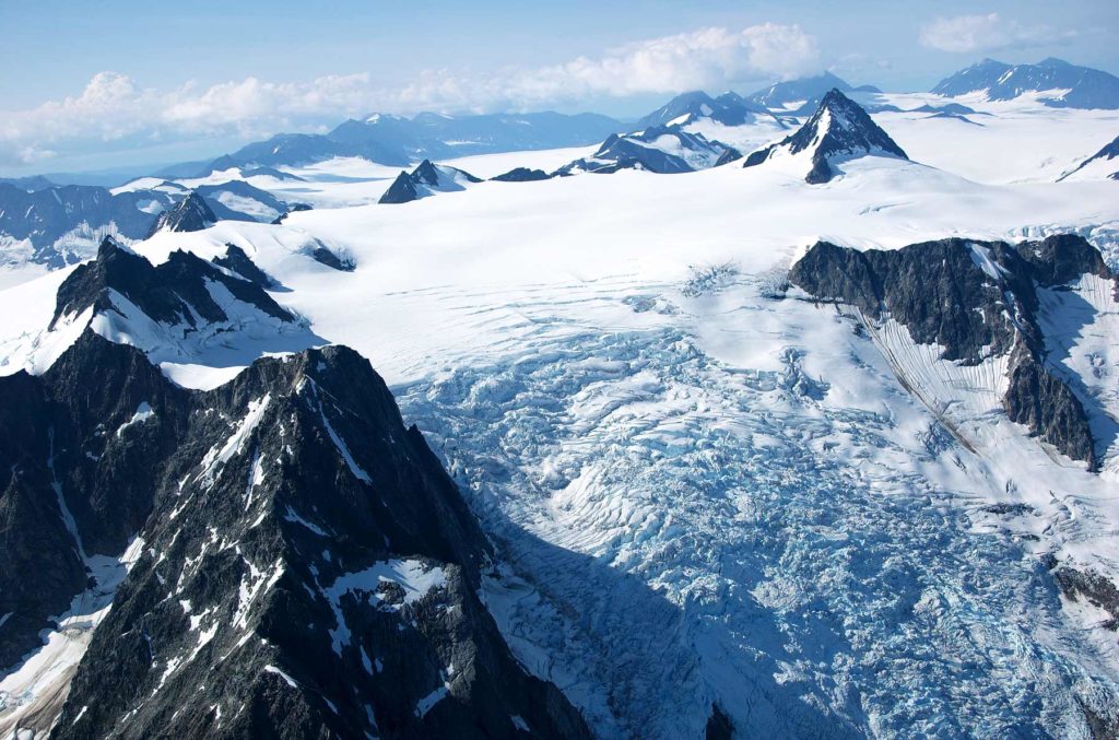 5 AMAZING National Parks Near Anchorage You'll Love (Photos + Guide)