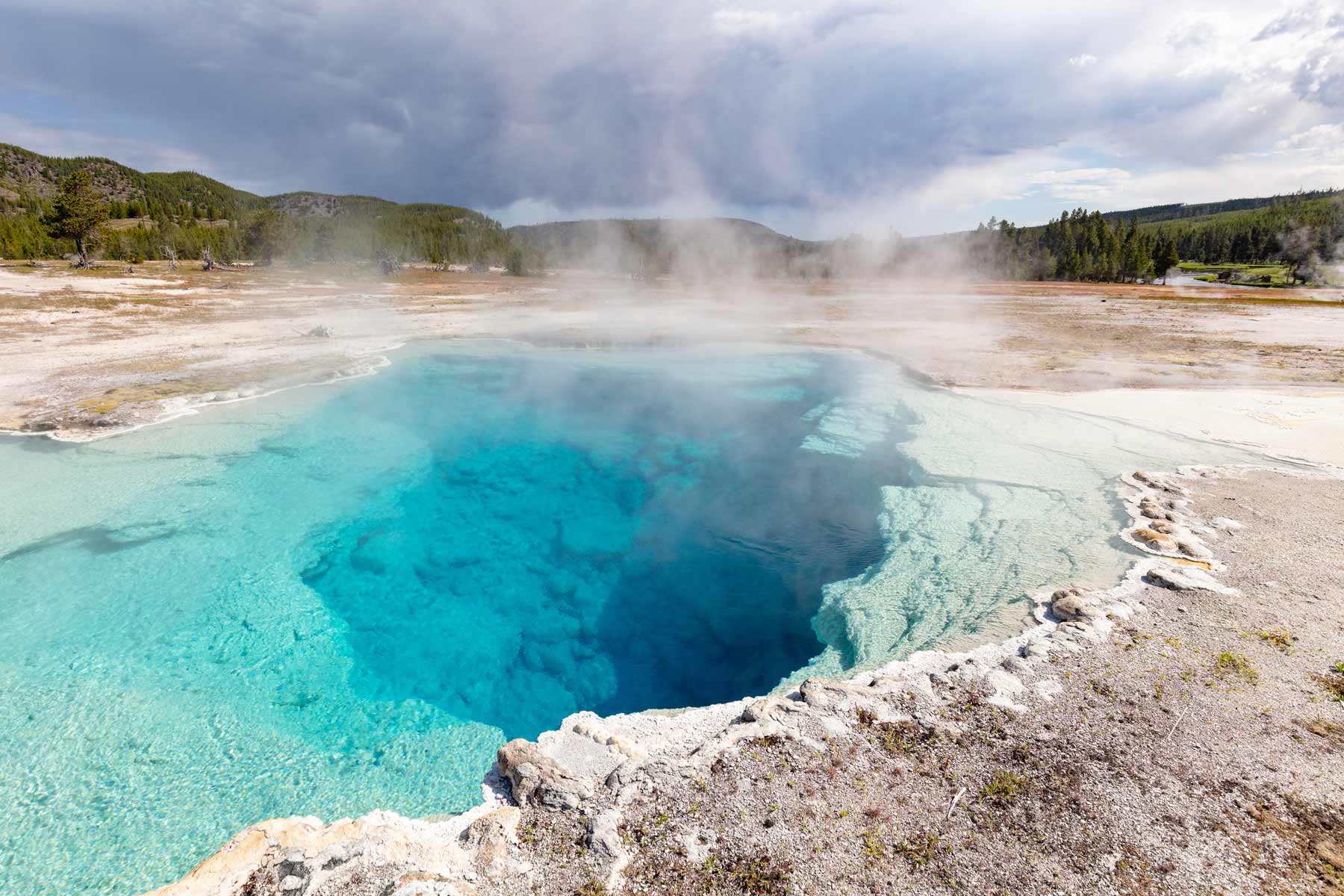 biscuit basin yellowstone national park things to do