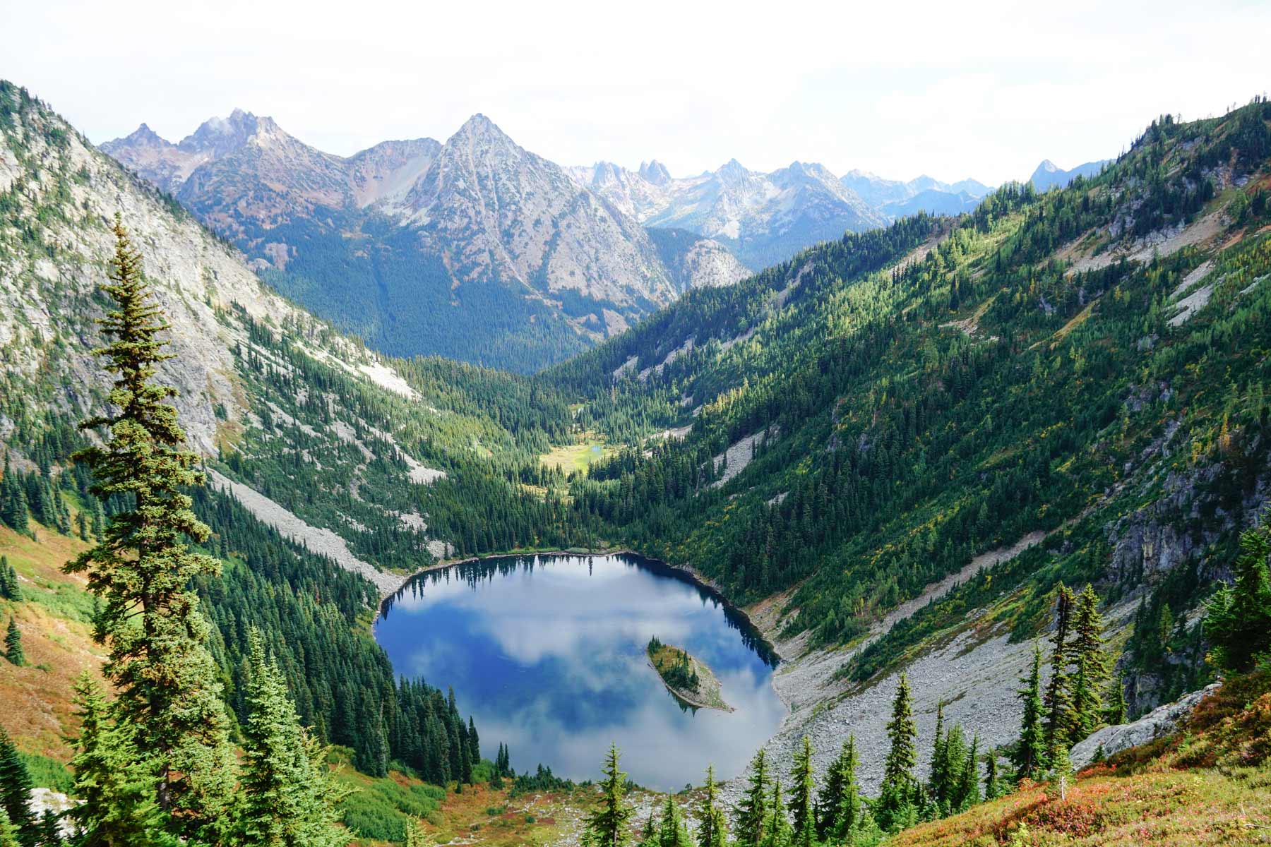 best hikes north cascades national park, maple pass lake ann north cascades national park