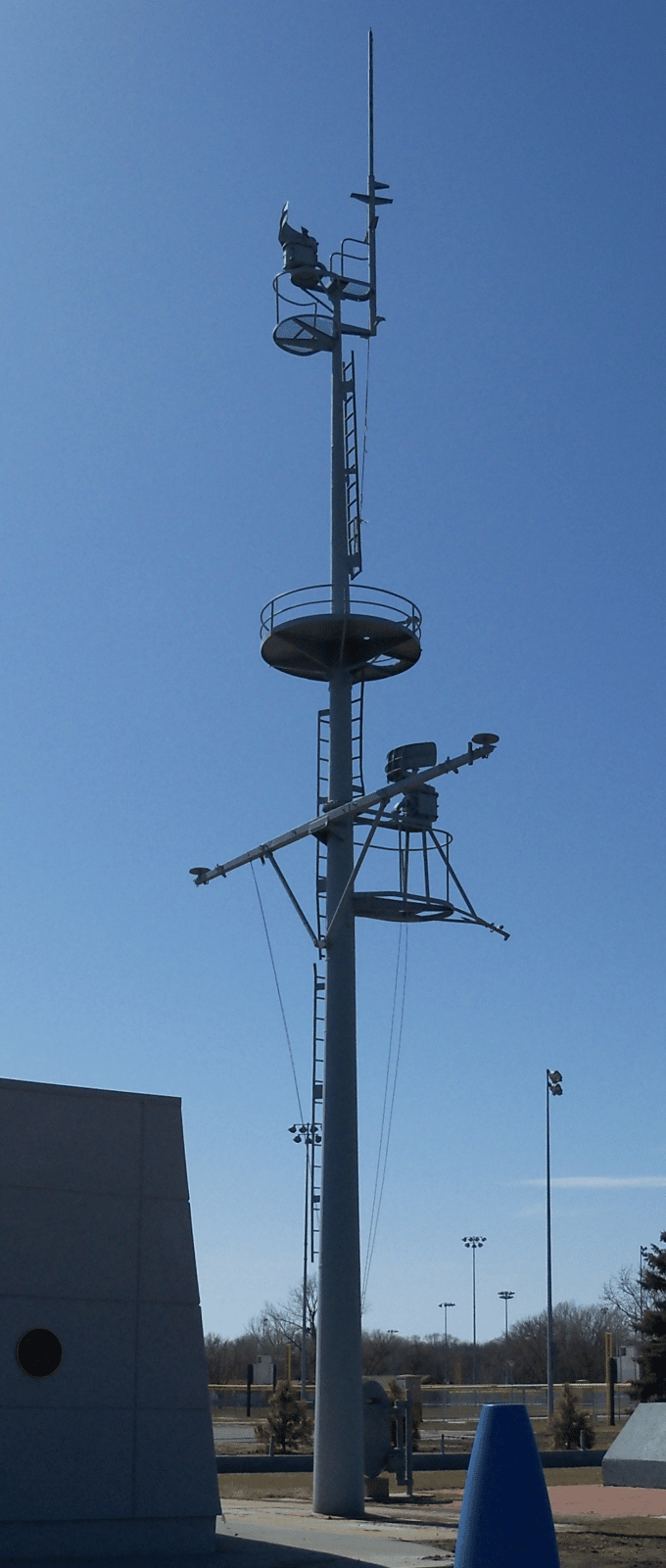 Mast of the USS South Dakota at the USS South Dakota Battleship Memorial in Sioux Falls, South Dakota | Historic Sites In South Dakota 