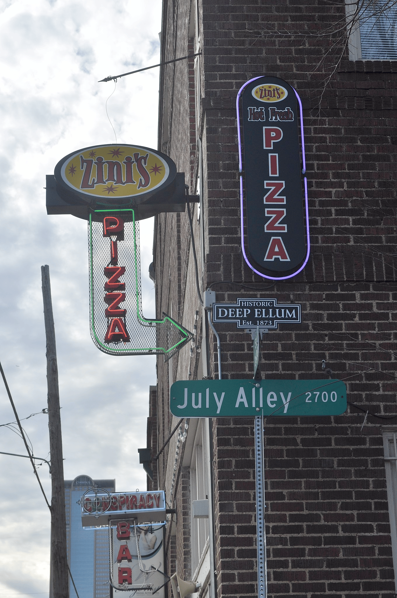 Zini's Pizza sign and July Alley, 2639 Elm Street, Deep Ellum, Dallas, Texas | Dallas Landmarks