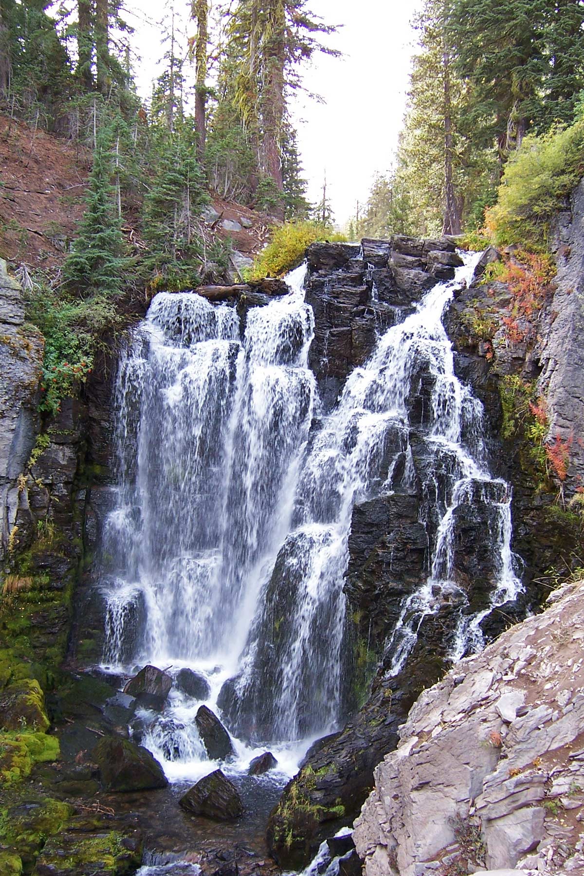 kings creek falls, things to do in lassen volcanic national park