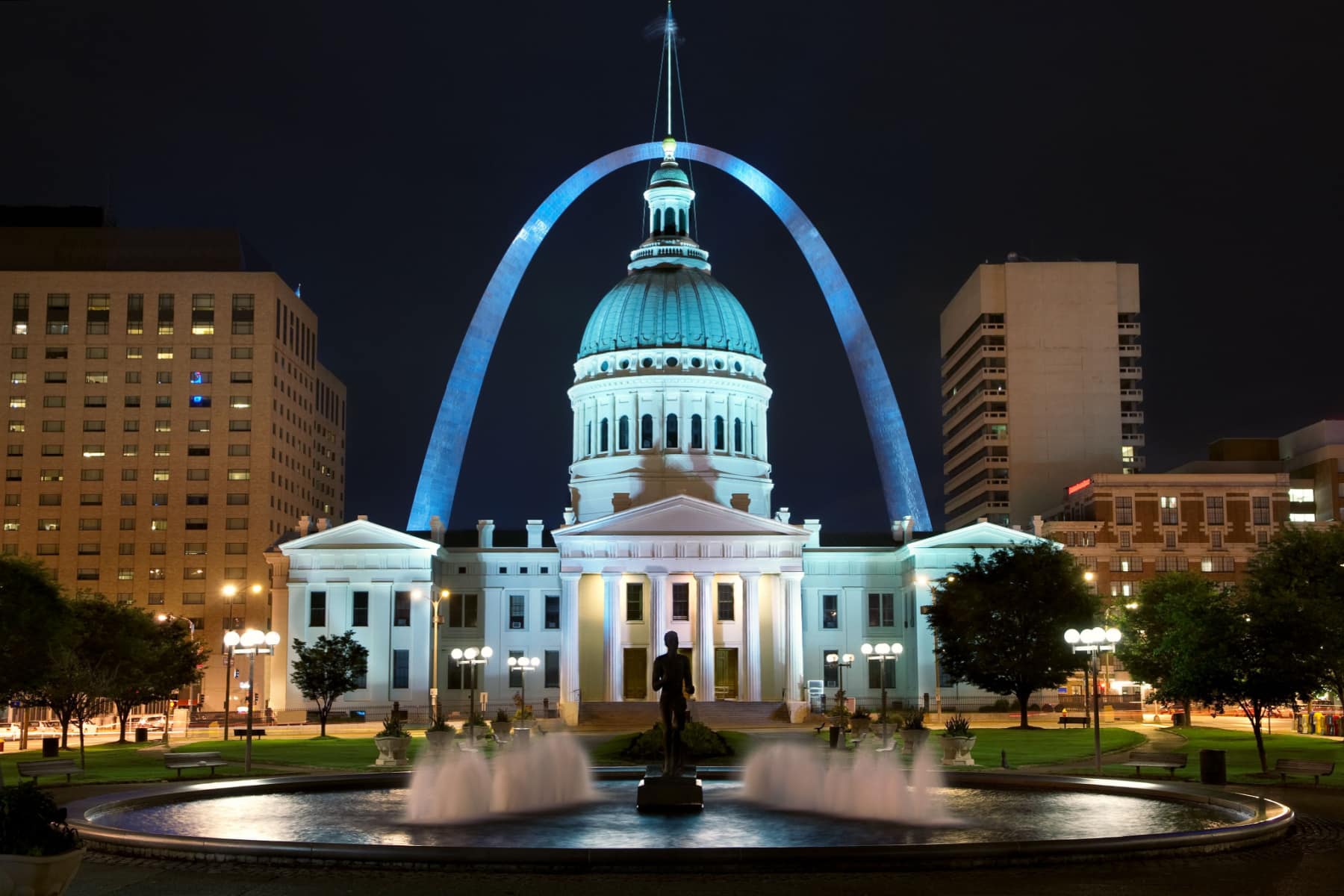 Old Courthouse & Gateway Arch